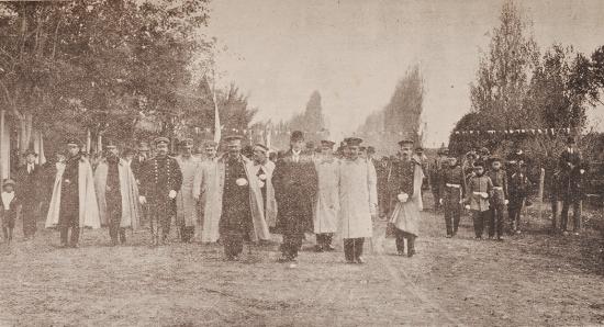 Registro de 1913. Autoridades en la plaza de Yerbas Buenas.
