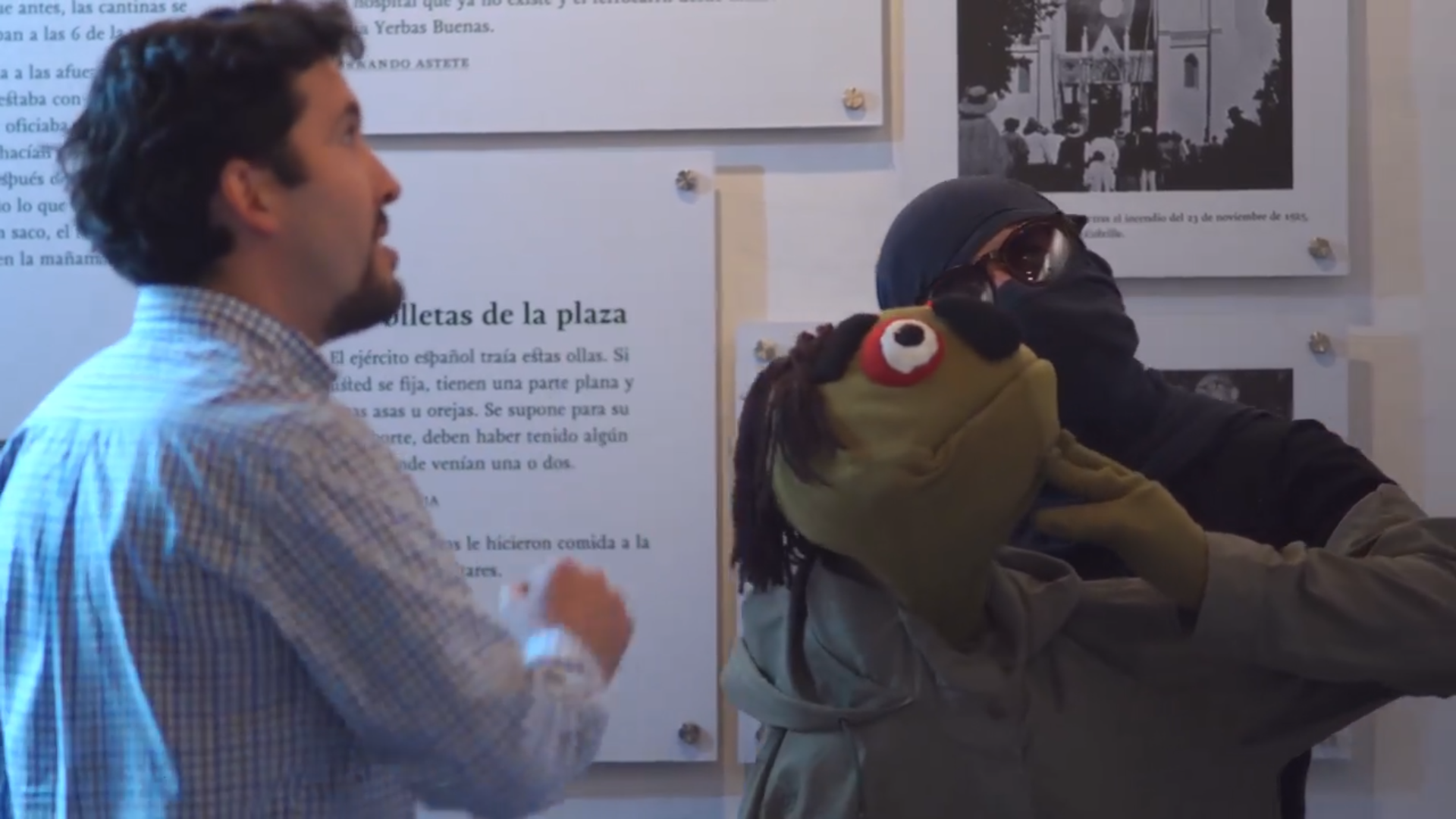 Escena Miniserie Viviendo en el Museo