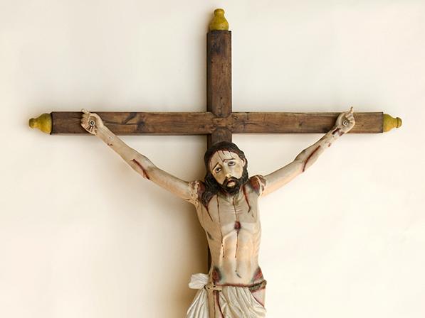 Cristo agónico en la cruz, perteneciente a las colecciones del Museo Histórico de Yerbas Buenas. Archivo CNCR (Rivas, V., 2011).Resultado final del Cristo.