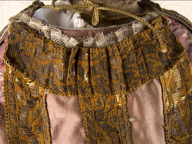 Detalle del vestido de la Virgen Niña