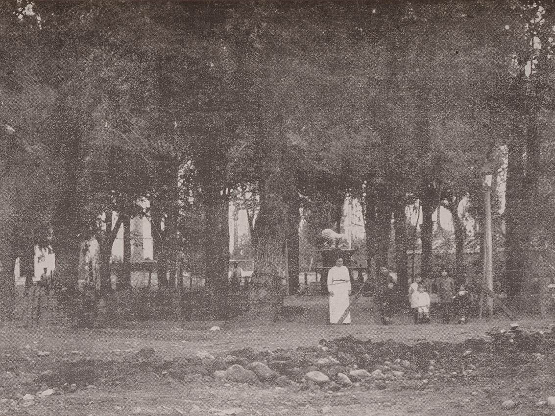 Vista de la plaza de Yerbas Buenas, 1913