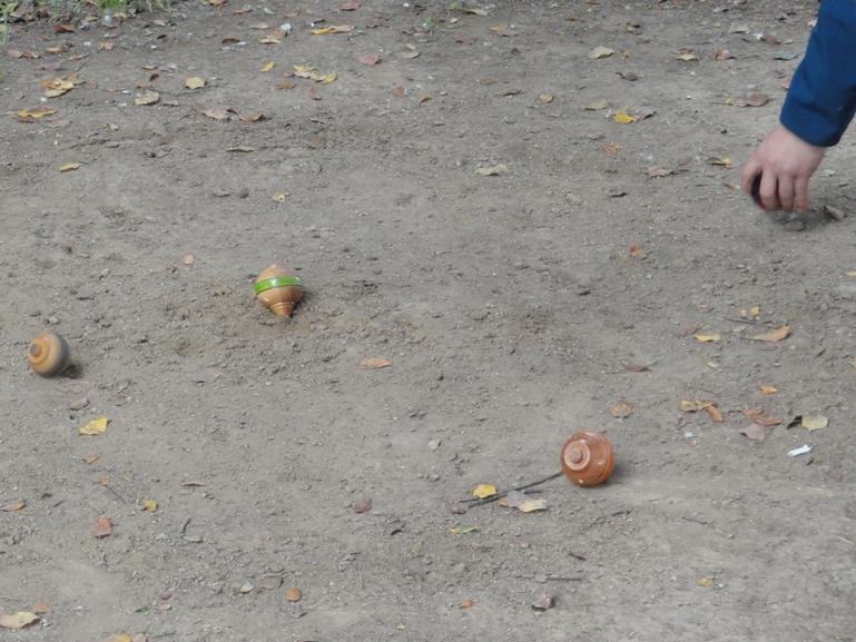 Trompos en la cancha