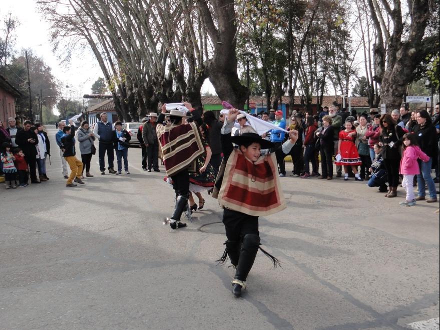 Esquinazo fuera de la Iglesia