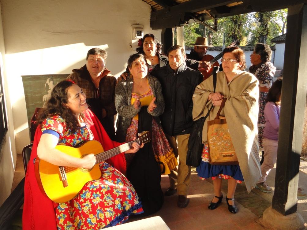 Señora Isabel Gómez y Mujeres Folclóricas de Yerbas Buenas