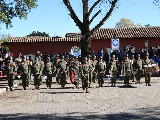 Banda de Guerra e instrumental de la Escuela de Artillería de Linares.