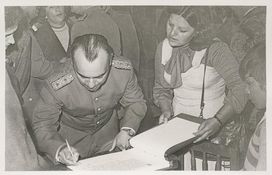 Libro de firmas del acto de inauguración. Libro de firmas del acto de inauguración.