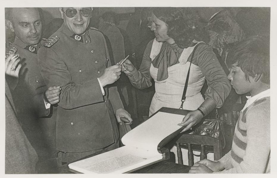 Libro de firmas acto e inauguración. Libro de firmas acto e inauguración.