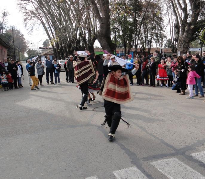 Esquinazo fuera de la Iglesia