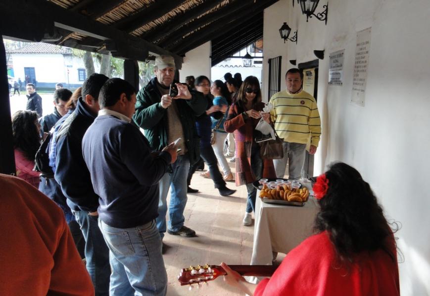 Entre canto, sopaipillas y chancho en piedra