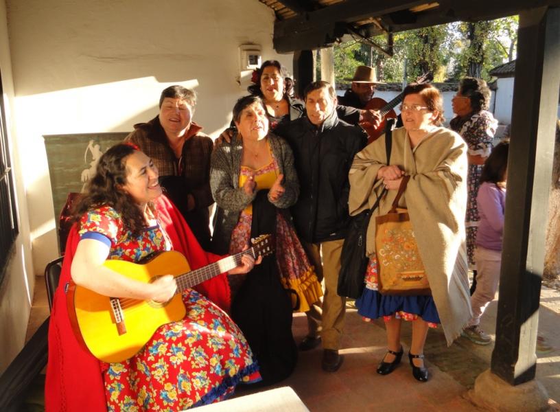 Señora Isabel Gómez y Mujeres Folclóricas de Yerbas Buenas
